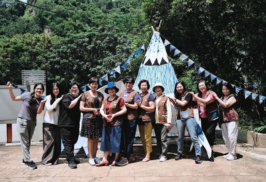 水源地文教基金會1太平頭汴坑染物祭社區民眾共同製作藍染帳篷